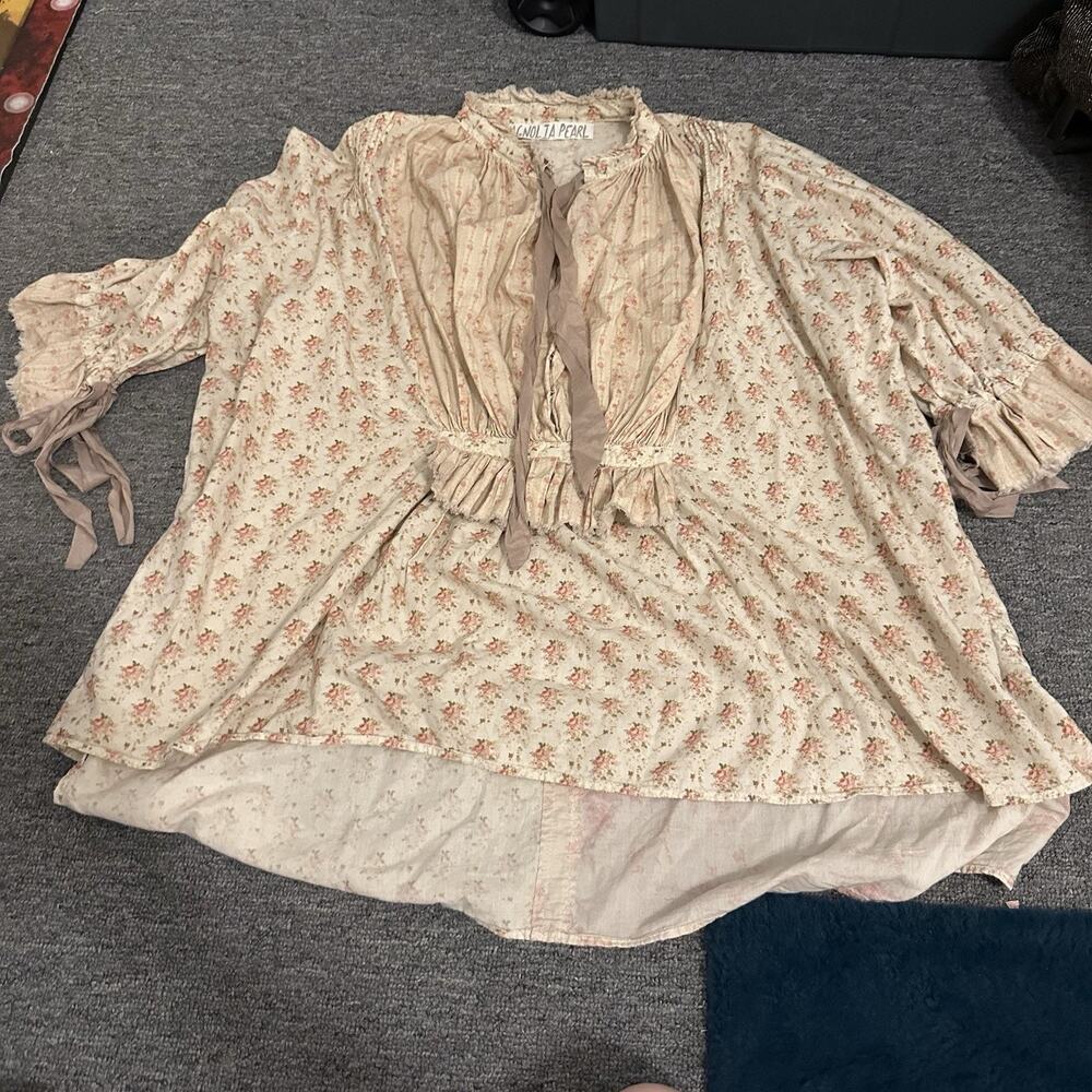 Magnolia Pearl TOP 1229-SUNPR-OS Floral Amadeus Blouse